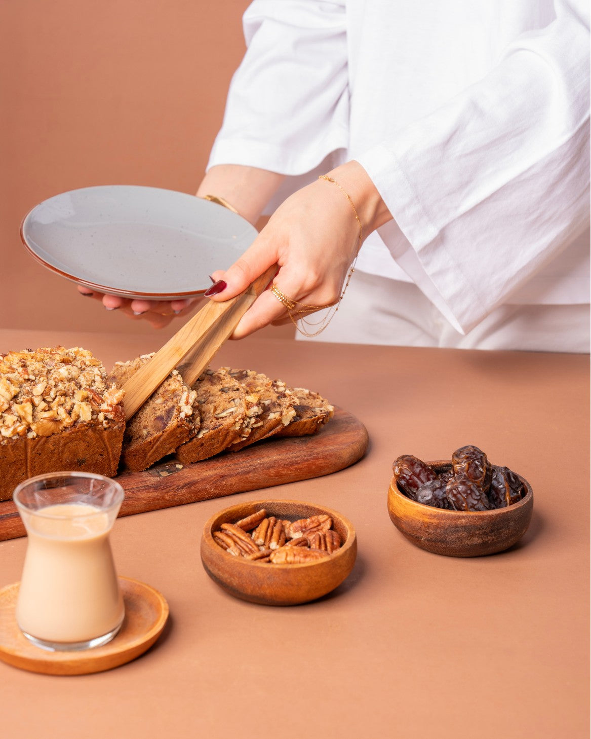 كيكة التمر مع الجوز